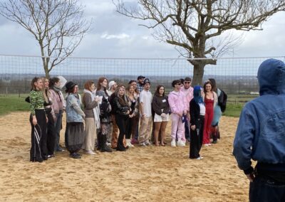 Groupe EVJF EVG lors d'un escape game mobile en extérieur en Île-de-France avec Happy Home Games